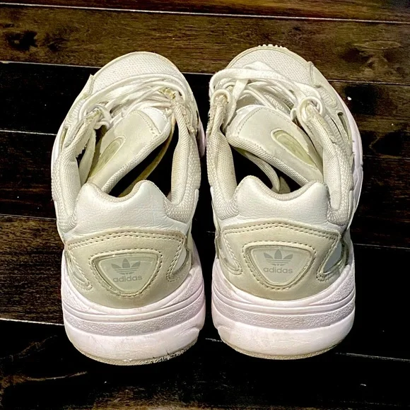 ADIDAS FALCON - Picture 1 of 3